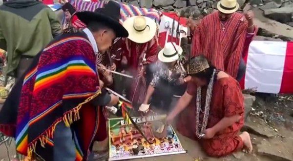 朱一龙身穿黑色西装亮相尽显型男魅力，此次带着作品亮相戛纳的朱一龙底气十足，也 朱一龙《河边的错误》成平遥国际电影展开幕片 2023-09-19 9月19日，平遥国际电影展官方微博宣布，第七届平遥国际电影展开幕片定为由魏书钧执导，康春雷、魏书钧编剧，朱一龙、曾美慧孜、侯天来等主演的影片《河边的错误》。